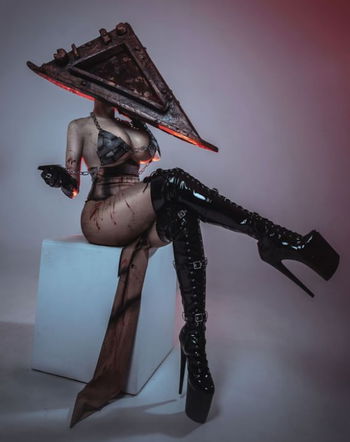 AI Character Pyramid Head Woman